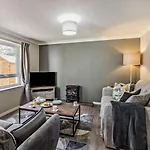 2 Bed In Oc-87092 Casa de Férias